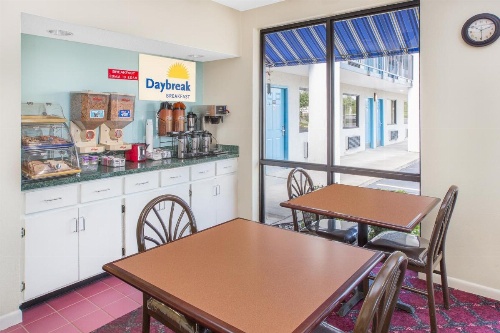 Days Inn by Wyndham N Little Rock East image 22