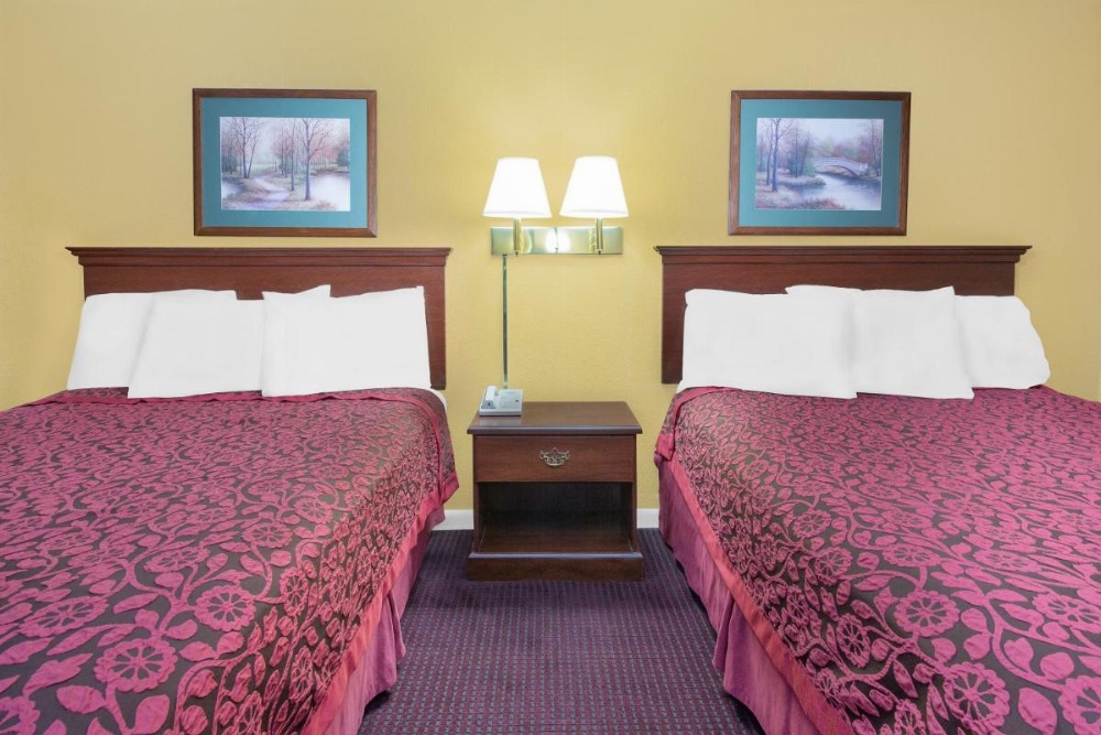 Queen Room with Two Queen Beds - Smoking