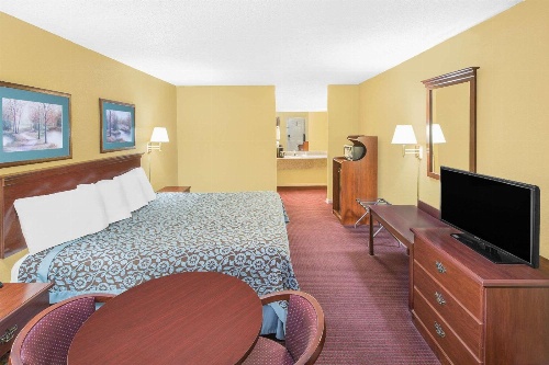 Days Inn by Wyndham N Little Rock East image 3